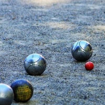Repas sanglier à la broche et pétanque