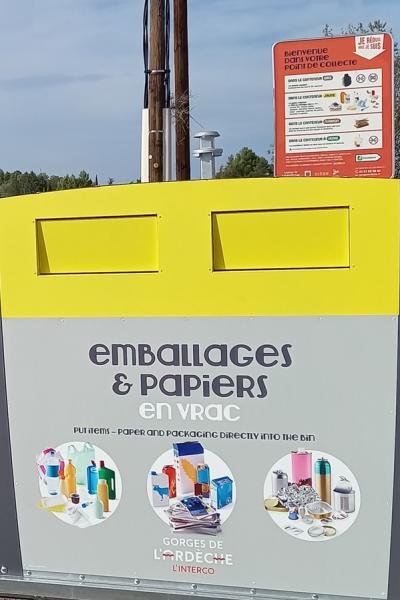 Point de collecte emballages et carton